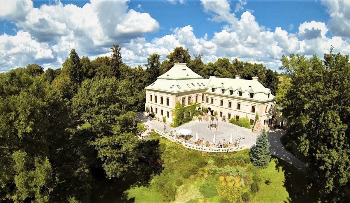 Manor House - the Odrowąż Palace in Chlewiska