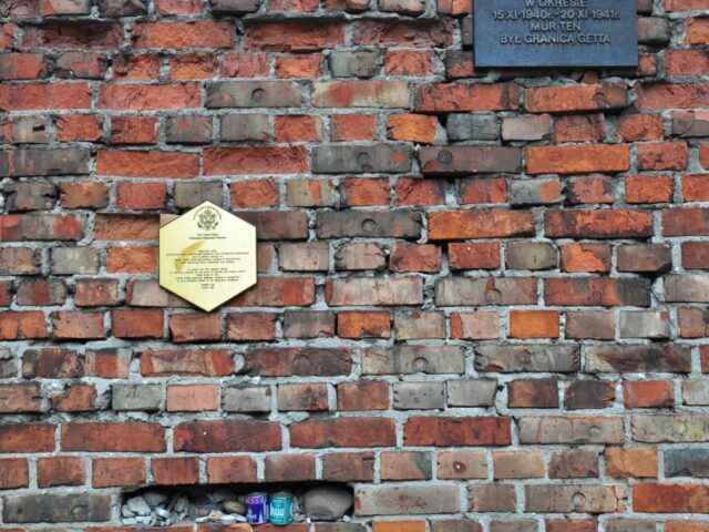 Fragment of the ghetto wall at Sienna Street, photo. Tomasz Nowak, UM Warszawa